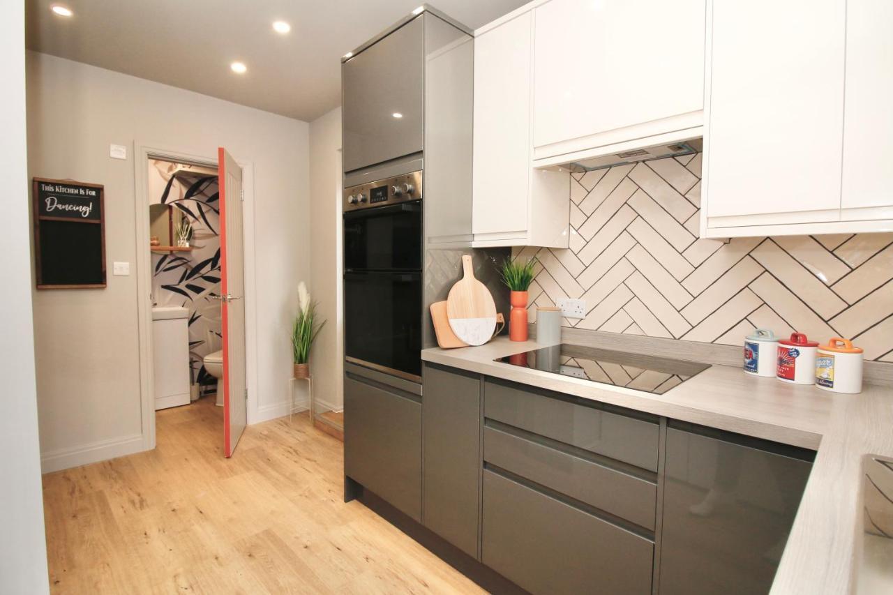 Xxhot Tubxx 4Bed Semi, Sleeps 8, 2 Bathrooms بلاكبول المظهر الخارجي الصورة