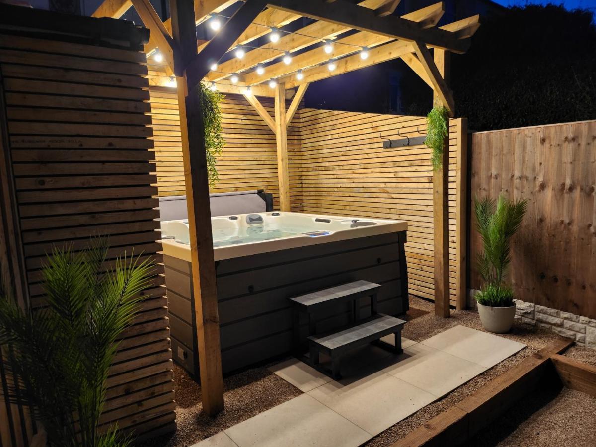 Xxhot Tubxx 4Bed Semi, Sleeps 8, 2 Bathrooms بلاكبول المظهر الخارجي الصورة