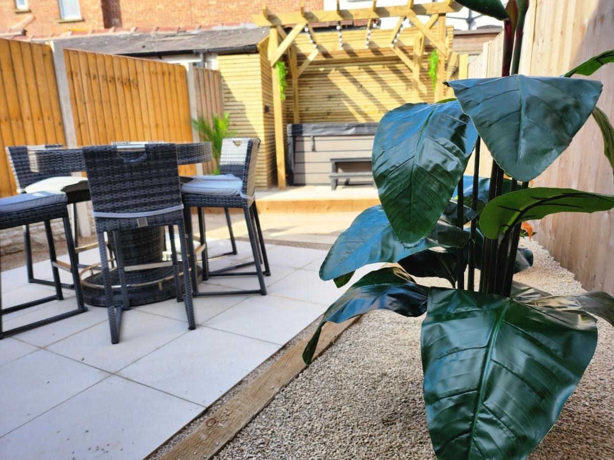 Xxhot Tubxx 4Bed Semi, Sleeps 8, 2 Bathrooms بلاكبول المظهر الخارجي الصورة